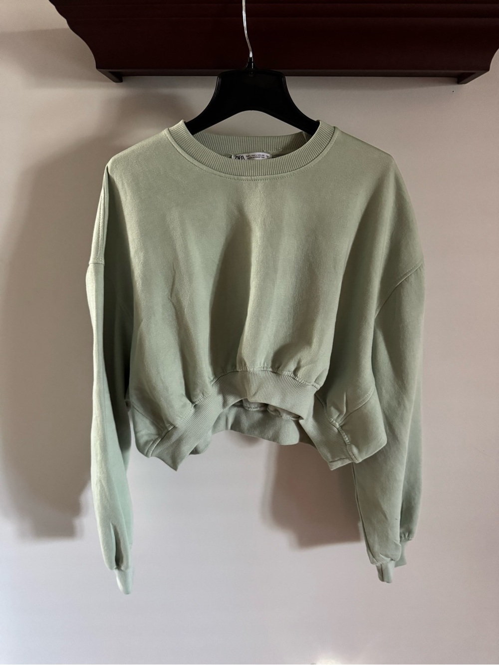 Very Cropped Zara Sage Green Crewneck Sweatshirt